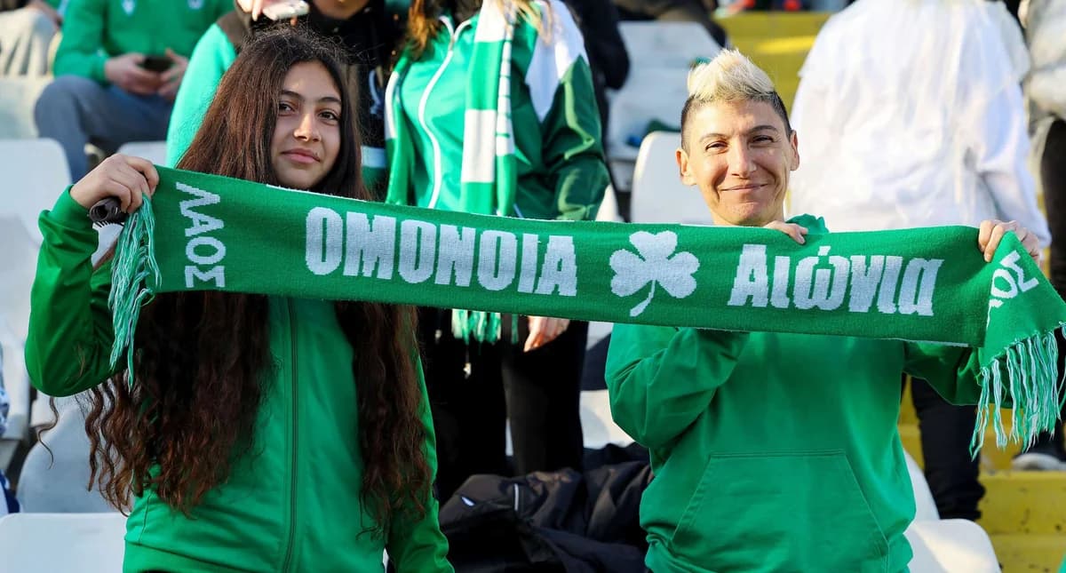 (FOTOREPORTAGE) Omonoia-Fans im Stadion für das Derby