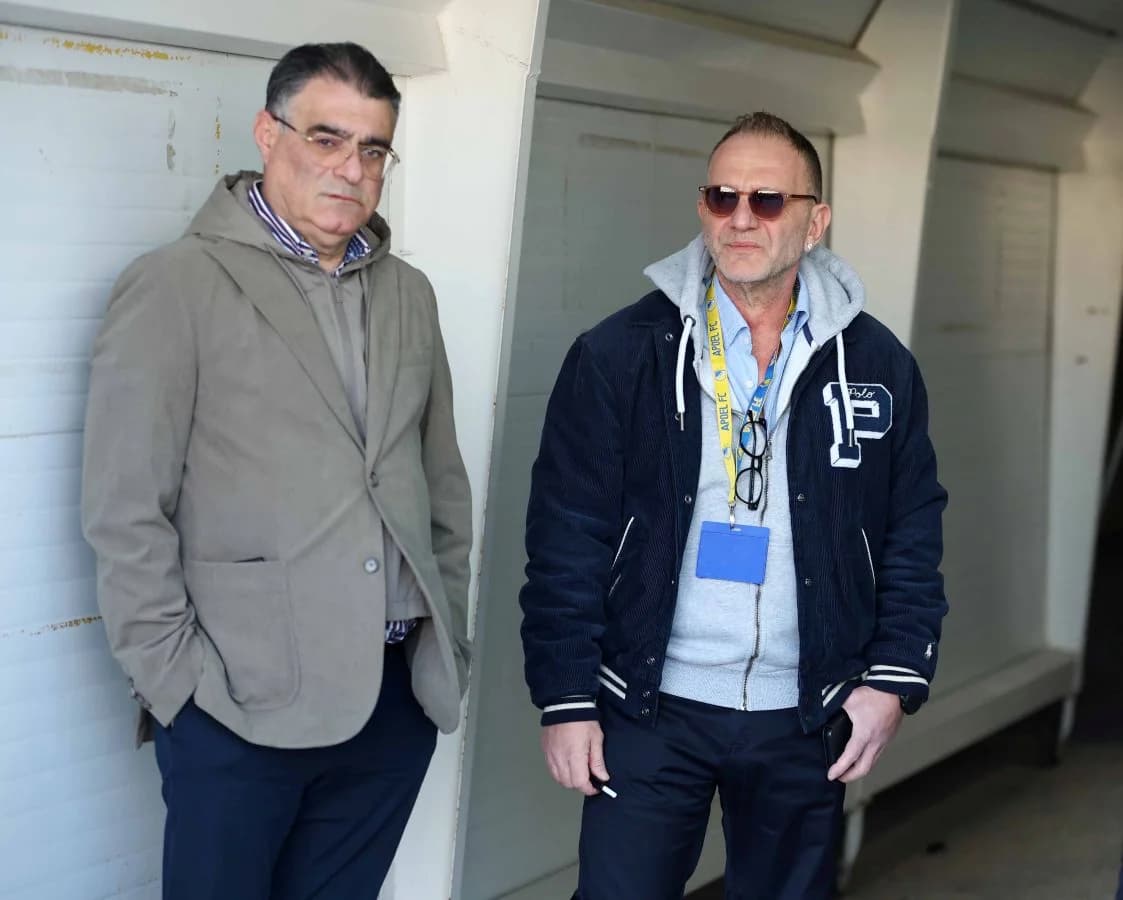Primera aparición presidencial de Haris Fotiou en APOEL