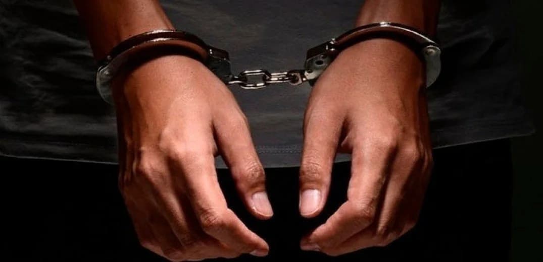 Un menor supuestamente robó armas y una caja fuerte de la casa de un hombre de 46 años