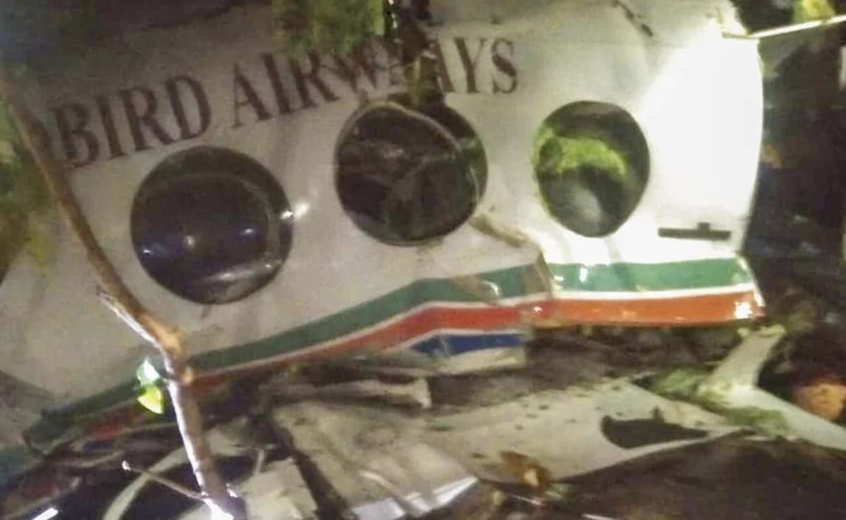 Flugzeugabsturz in Indien: Suche nach Überlebenden läuft