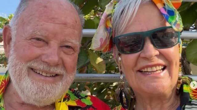 Пара в 80 лет Попадает в Заголовки: «Возраст - Не Преграда»