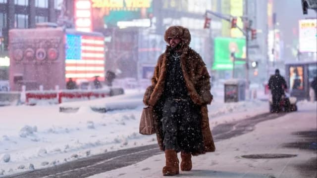 Νέα Υόρκη: Επιστροφή στην κανονικότητα μετά την ισχυρή χιονοθύελλα