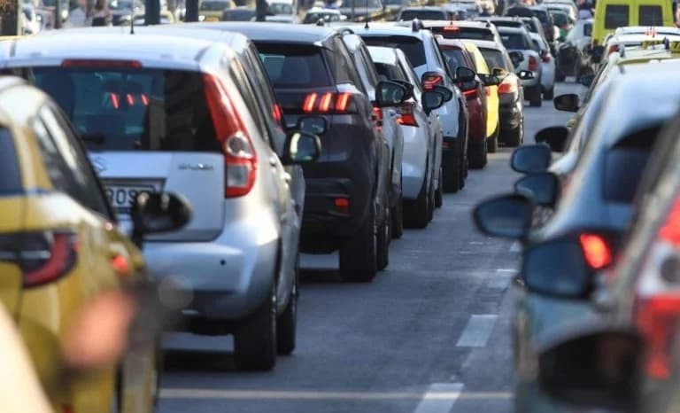Caos de tráfico en Kifissos y Attiki Odos: Tráfico pesado en las carreteras