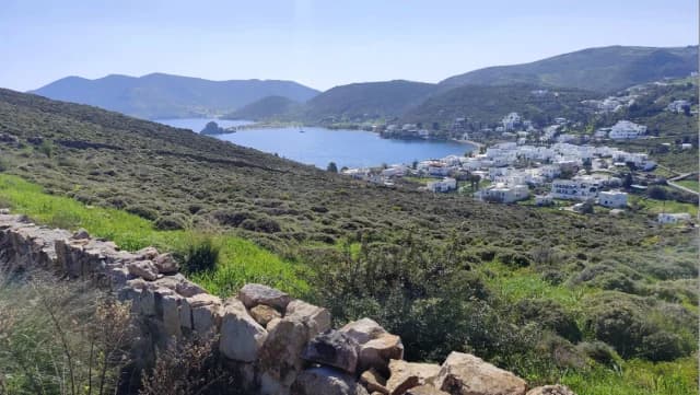 Auktionen in Patmos und Andros: Toxotis-Land und Häuser mit Aussicht