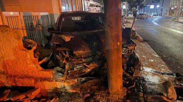 Creta: Coche choca contra poste en Rétino – Conductor levemente herido