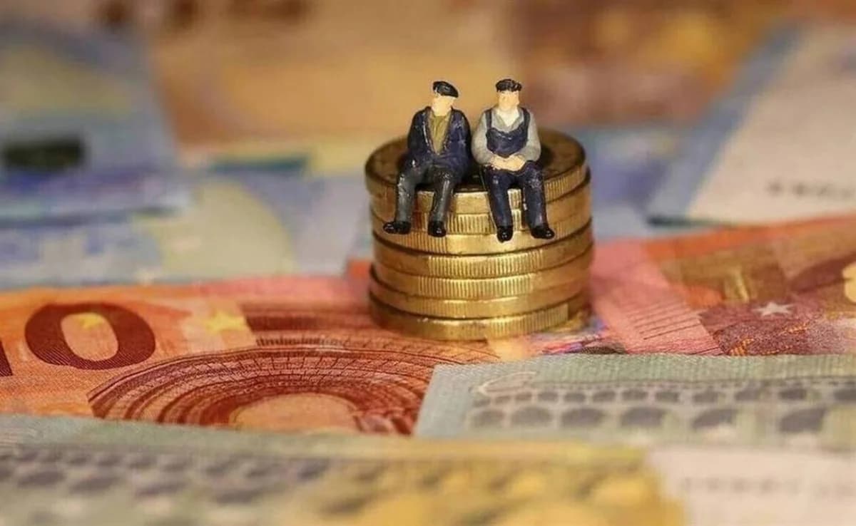 Διαμαρτυρία συνταξιούχων για αναβολή ψήφισης νόμου για ασφαλιστική κάλυψη