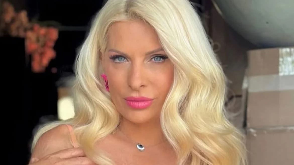 Eleni Menegaki: Erscheint mit Handgelenkstütze und sorgt für Besorgnis