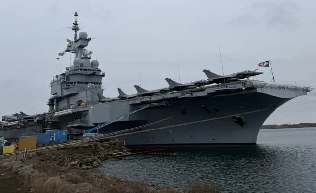 Ρωσικό drone «κλείδωσε» το Charles de Gaulle σε λιμάνι της Σουηδίας