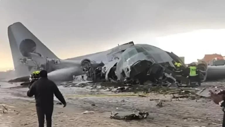 Bolivien: Militärflugzeugabsturz – Kollision mit Autos, Geld verstreut