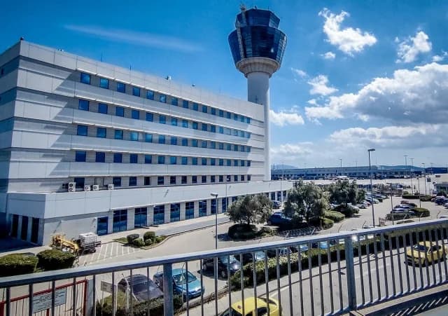 Aeropuerto de Atenas investiga la muerte de una pasajera de 67 años
