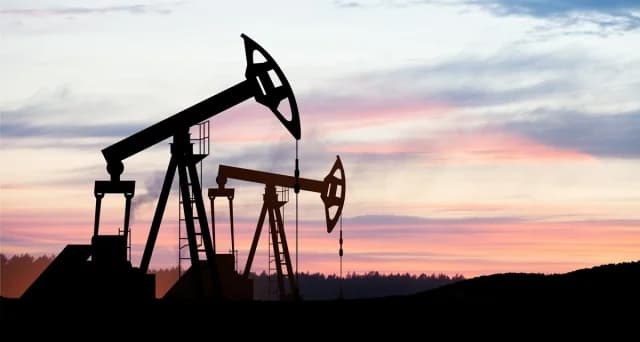 Нефть: сценарии роста до 100 долларов за баррель на фоне кризиса между США и Ираном