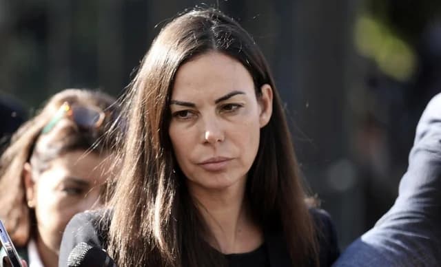 Εύη Βατίδου: Στο ετήσιο μνημόσυνο του Αλέξη Κούγια με τα παιδιά της