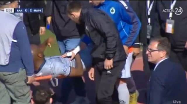 Kalamata - Marko: Seba retirado en ambulancia del campo