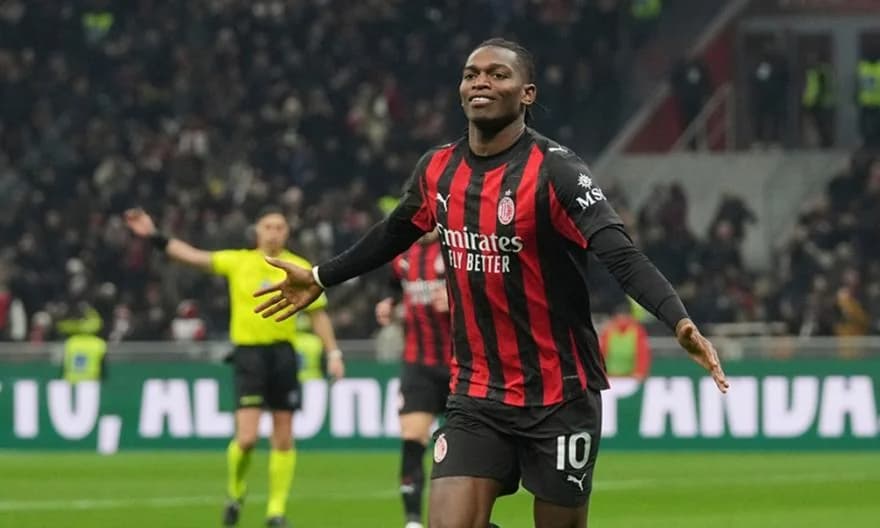 Serie A: El Milan vence 2-0 al Cremonese con goles de Pavlović y Leão