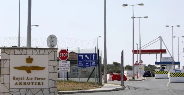 Fuentes chipriotas: Hezbolá lanzó drones contra bases británicas