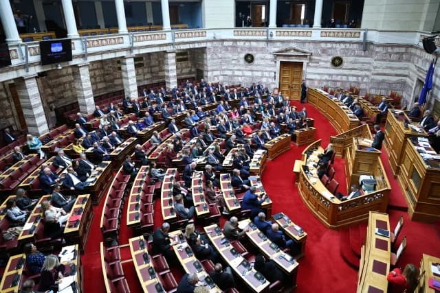 Close Vote Expected on Postal Voting for Greeks Abroad