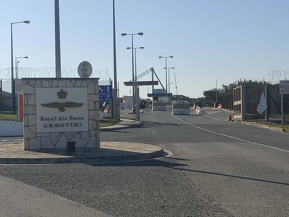 英国国防部：在阿克罗蒂里无人机袭击后加强空中防御