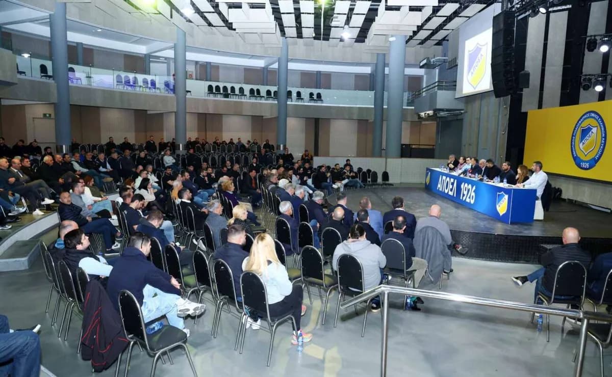 ΑΠΟΕΛ: Ένταση στο τέλος της Γενικής Συνέλευσης
