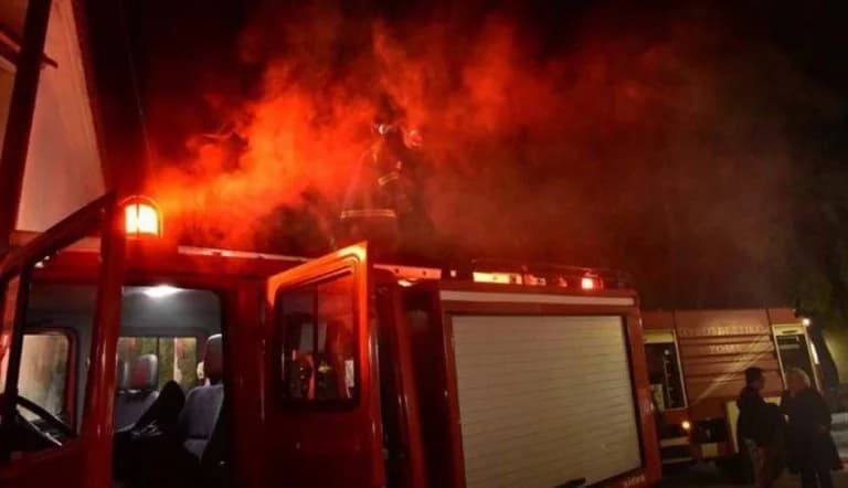 Пожар в заброшенном здании в Метаксургио – Улица Керамику закрыта