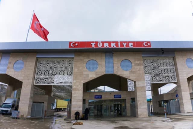 Iraner fliehen vor Teheran-Bombenanschlägen über die Türkei