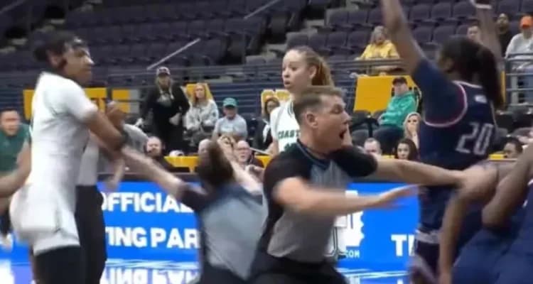 Pelea Estalla en Partido de Baloncesto Femenino – Árbitro Queda Inconsciente