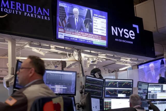 Geopolitical Risk Weighs on Wall Street: Dow Jones Plunges