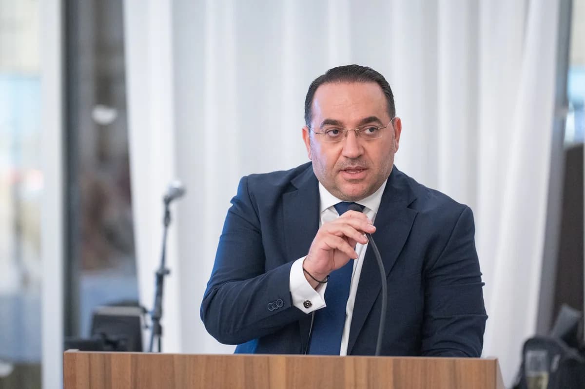 K. Koumis: "Es pronto para estimaciones seguras" sobre el impacto en el turismo