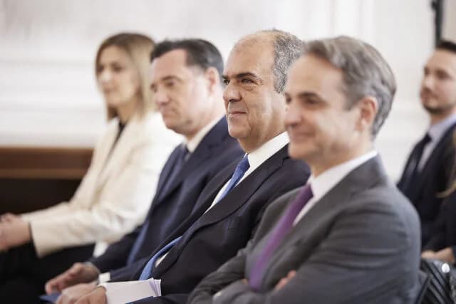 Mitsotakis: Incentives for doctors on small islands