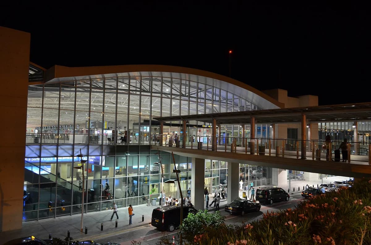 The Piano Tour: Musik während der zyprischen Präsidentschaft am Flughafen Larnaka