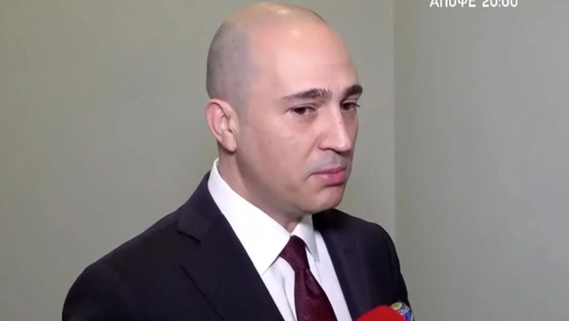 Konstantinos Bogdanos: Críticas a las 'influencers' griegas en Dubái