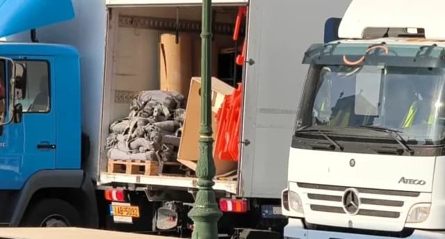 Estudio de Hollywood se instala en la Plaza Kotzia para Brad Pitt