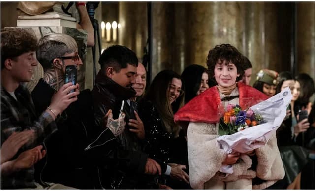 Max Alexander: 10-jähriger Designer begeistert auf der Paris Fashion Week