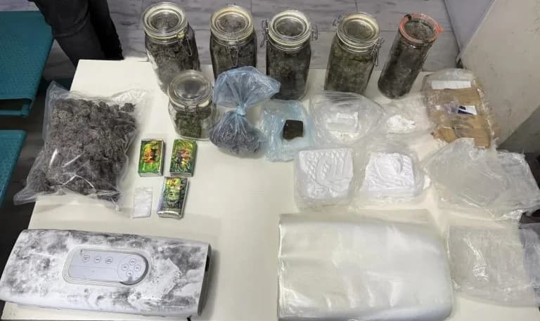 Ilioupoli: Über 1 kg Kokain in Wohnung eines 28-Jährigen gefunden