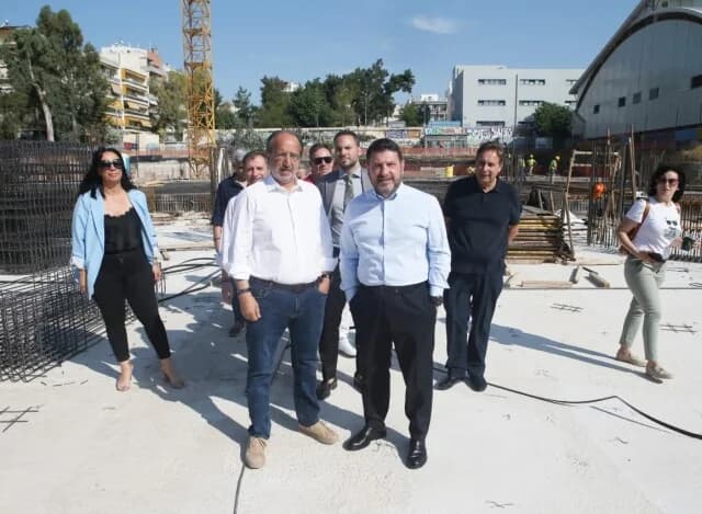 קוטלאקיס משבח את הרדליאס: 'לעיריות אטיקה יש מזל שיש לך אותך'