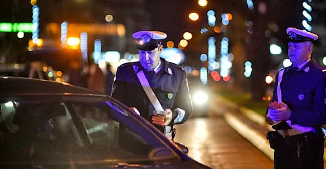 Σύλληψη οδηγού στα Καλύβια για επικίνδυνη οδήγηση