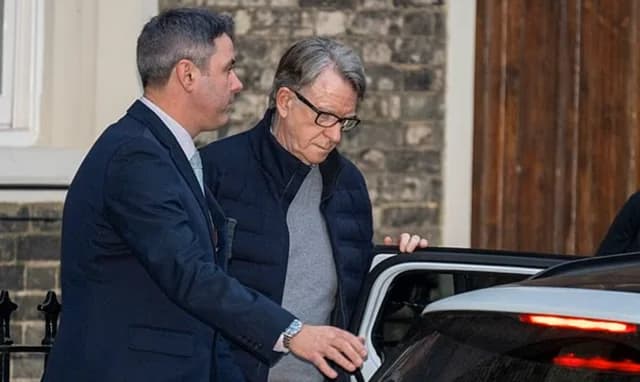 Mandelson nach Aufhebung der Kautionsauflagen unter Auflagen freigelassen