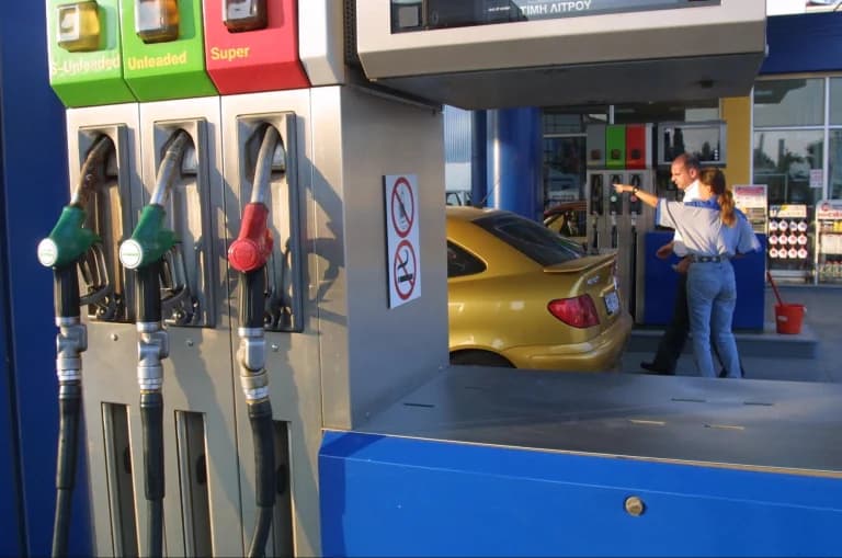 Ακρίβεια: Κυβερνητικά μέτρα υπό εξέταση λόγω αύξησης τιμών καυσίμων