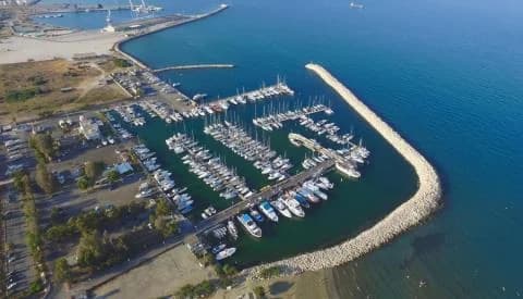 Hatziharalambous pide una solución rápida para el puerto y el puerto deportivo de Lárnaca