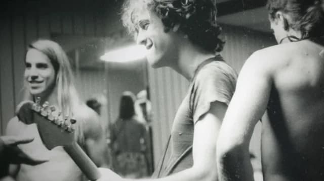 Νέο ντοκιμαντέρ για τους Red Hot Chili Peppers επικεντρώνεται στον Χίλελ Σλόβακ
