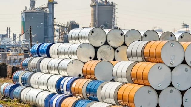 Кувейт объявил о превентивном сокращении добычи сырой нефти из-за напряженности в отношениях с Ираном