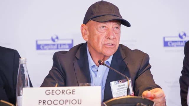 George Prokopiou: Barcos desafían misiles en el Estrecho de Ormuz