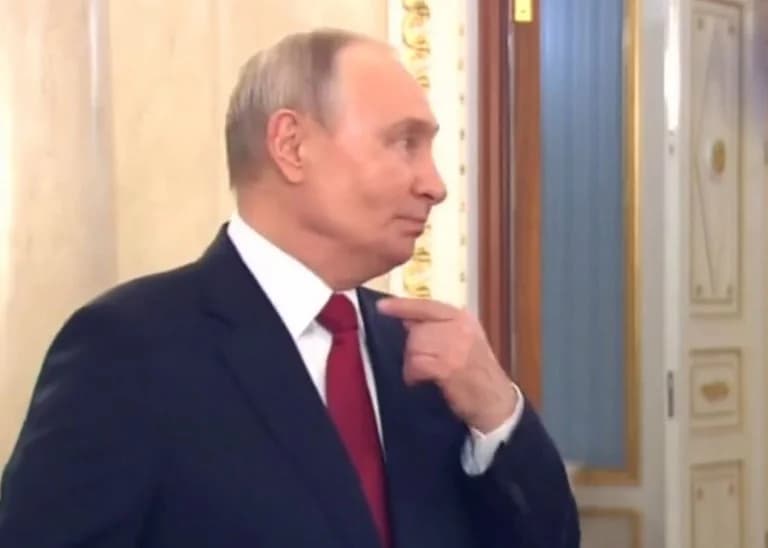 Kreml-Panne: Video von Putin, der in Botschaft zum Frauentag hustet