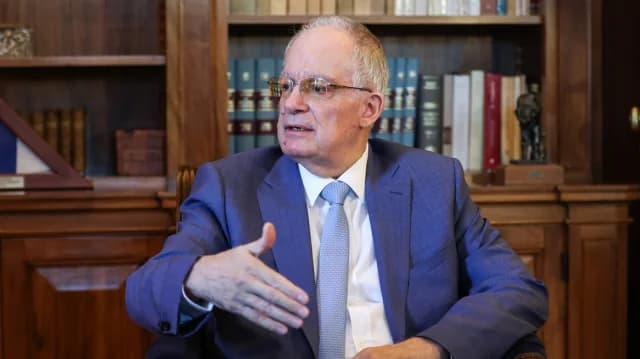 Τασούλας: Αφιέρωση της Ημέρας της Γυναίκας στις νέες γυναίκες