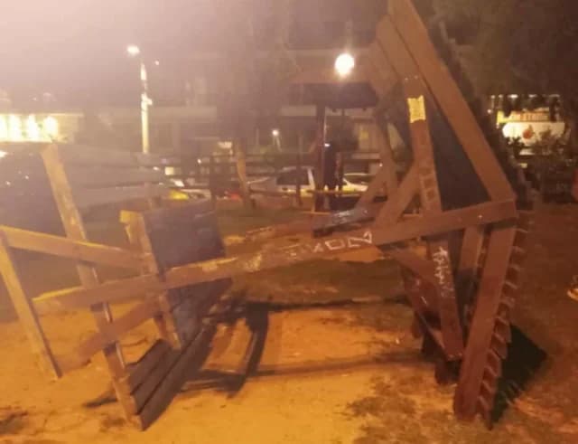 ארגירופולי: ילד בן 10 נפצע לאחר שקיוסק התהפך בפארק