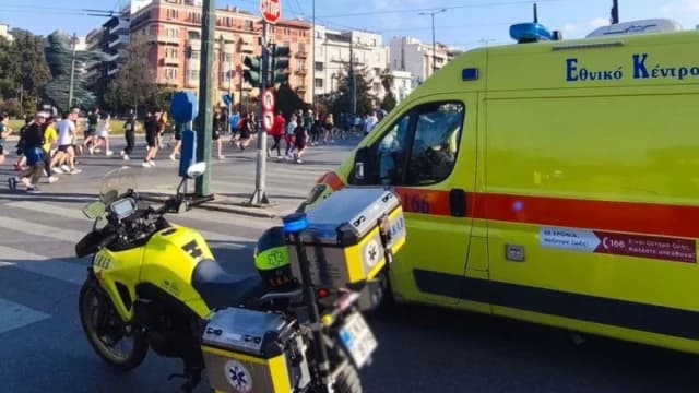 EKAV Cubrió con Éxito el Medio Maratón de Atenas: 72 Incidentes Atendidos