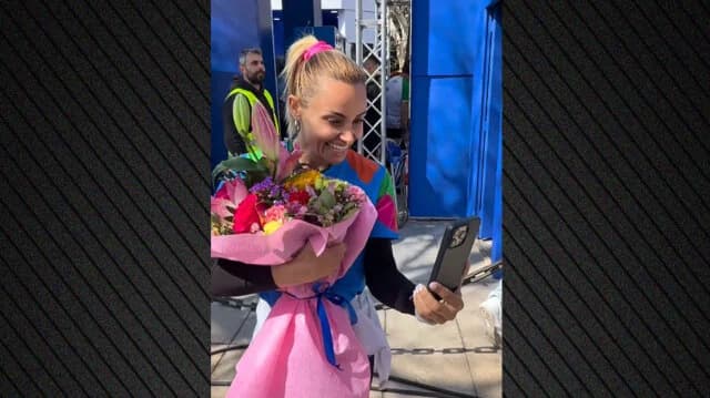 Petrounias schickt Millousi Blumen zum Frauentag