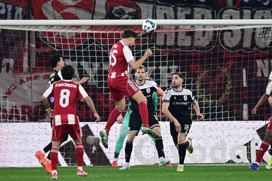 Olympiacos y PAOK empatan 0-0, AEK líder