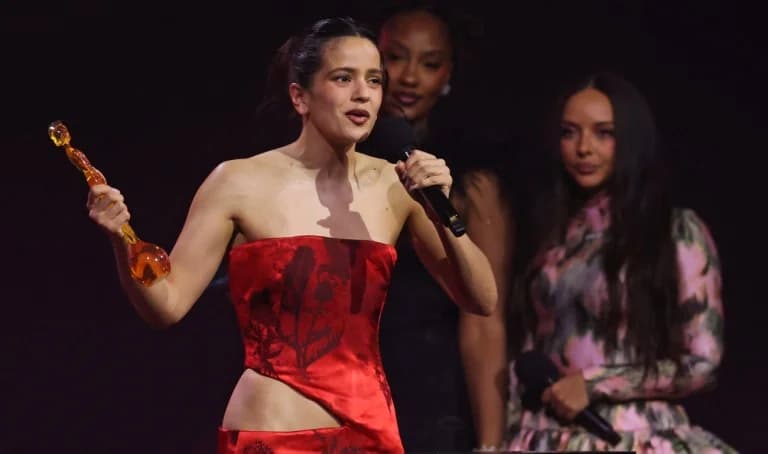 Η Rosalía αποκαλύπτει ότι προτιμά τους «γκέι άνδρες»