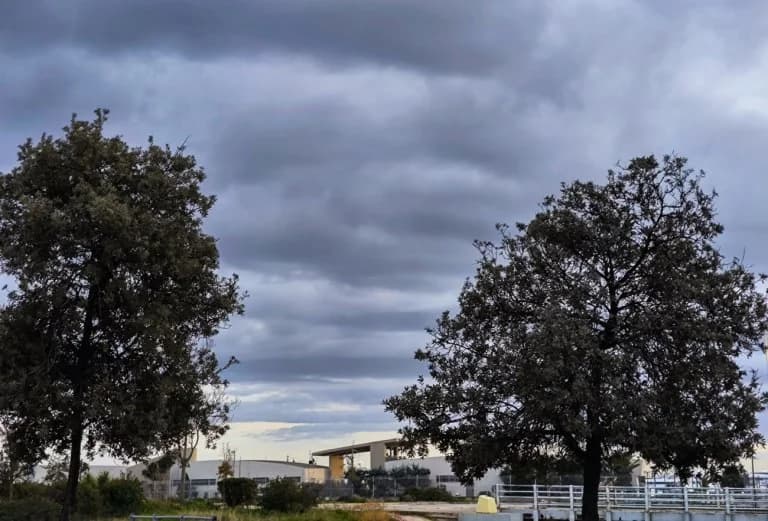 Καιρός: Συννεφιά και πτώση θερμοκρασίας τη Δευτέρα - Πού θα βρέξει