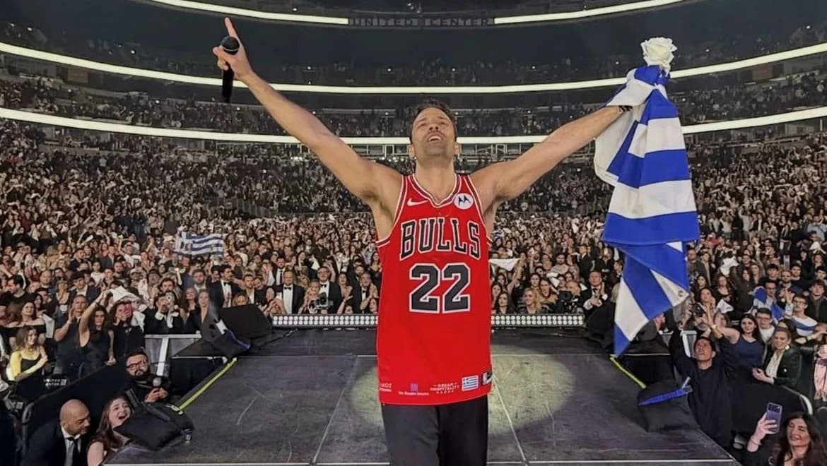 Konstantinos Argiros: Sold Out Concert at Chicago's United Center